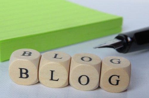 Klocki ułożone w napis blog